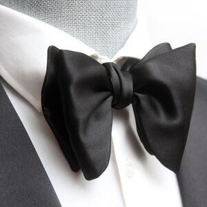 CAMELLUCCI Men's Self-tied Big Butterfly Bow Tie Black Charmeuse‎ 100%silk